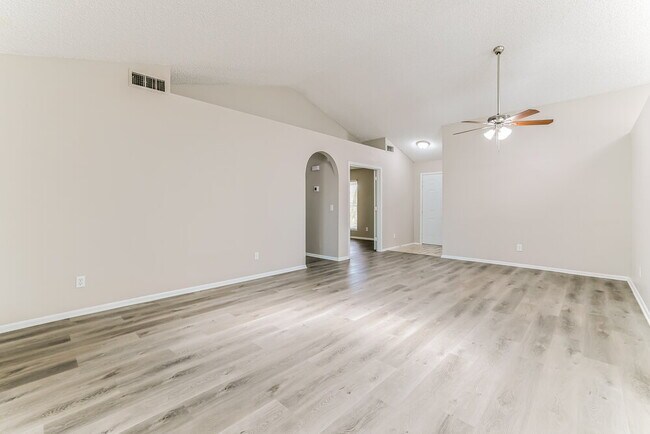 Building Photo - 646 E Gila Ln