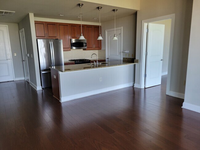 Building Photo - 701 Royal Ct