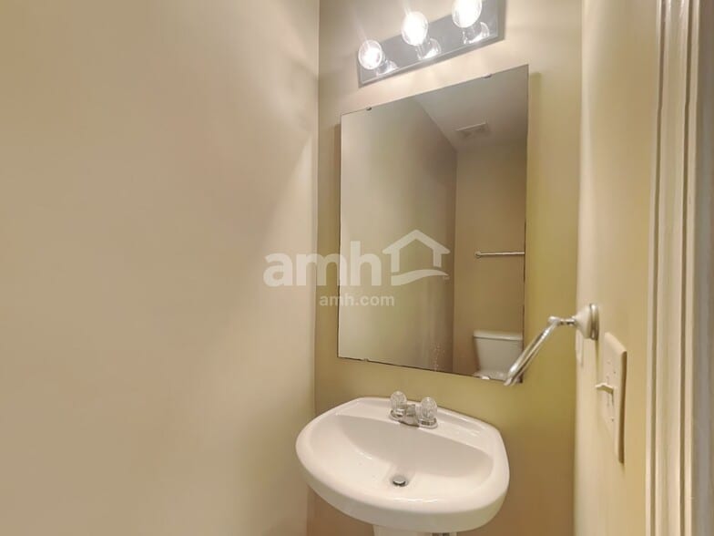 Building Photo - 37 Valleyfield Dr