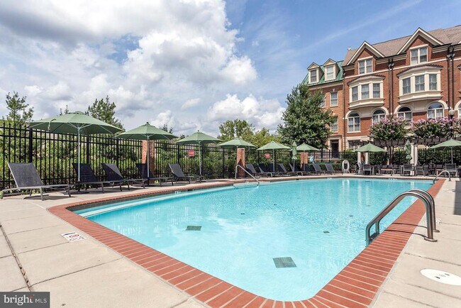 Building Photo - 705 Lyles Ln