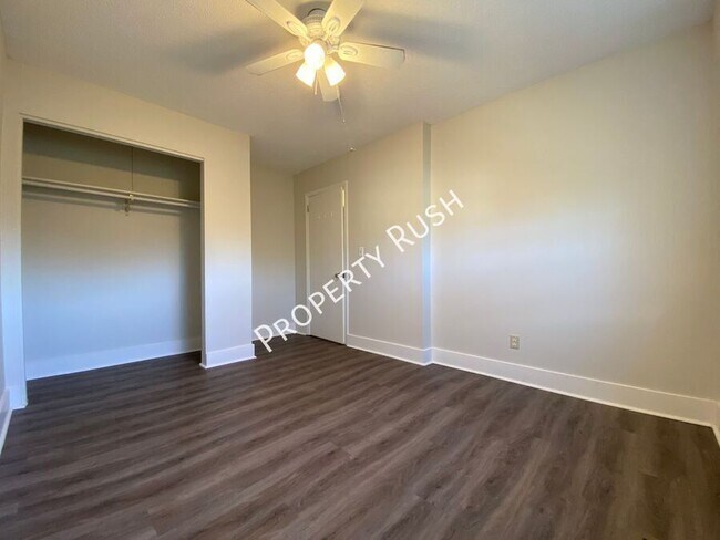 Building Photo - 4727 Tessie Ln