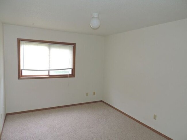 Building Photo - $1,100 | 2 Bedroom, 1 Bathroom CONDO | CAT...