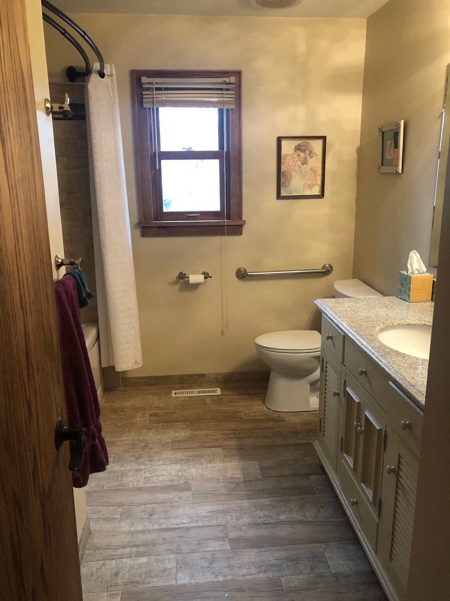 Mainfloor Bathroom - 23260 Bridgestone Rd NW