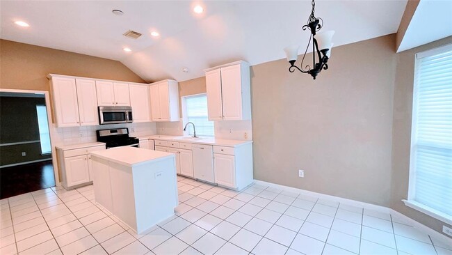Building Photo - 1602 Summer Rain Dr
