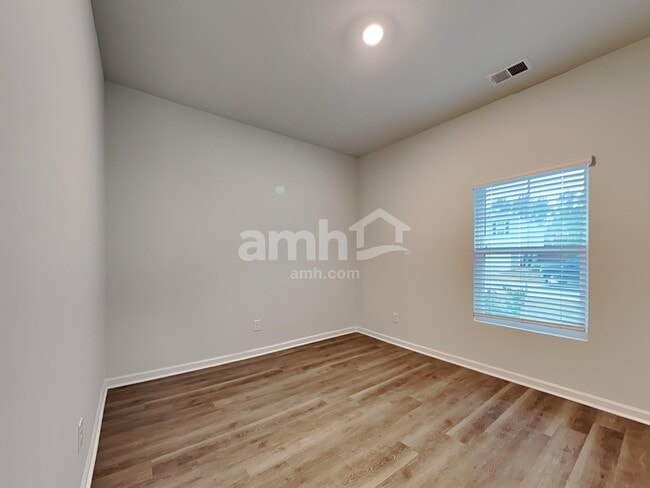 Building Photo - 306 Squire Pope Rd