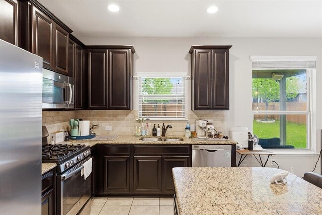 Building Photo - 2409 Muzzie Ln