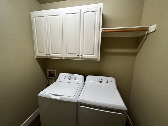 Building Photo - Beautiful three bedroom three-bathroom Napa home