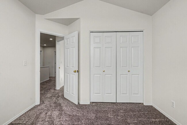 Building Photo - Two-Story 3 bed, 2.5 bath Home in East Salem with Large Bonus Room!