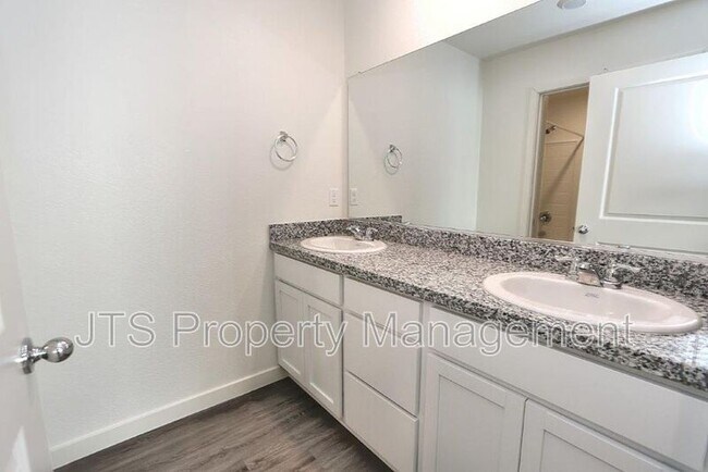 Building Photo - 2104 Shady Tree Cir