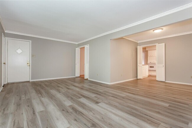 Building Photo - 6007 Sandhurst Ln