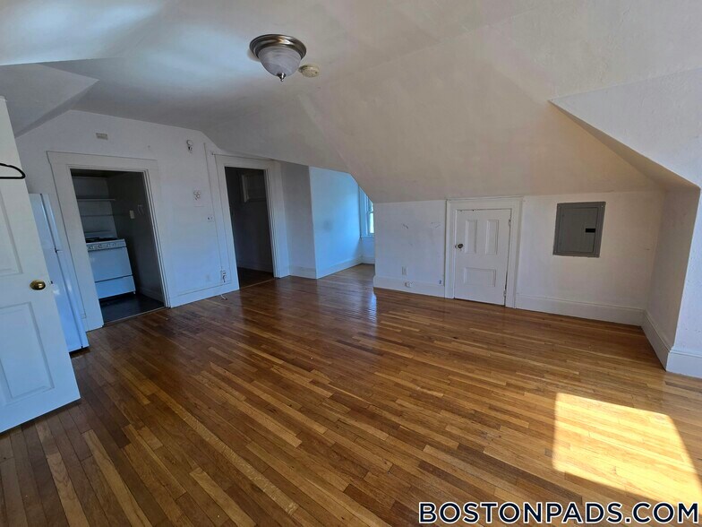 Building Photo - 44 Central St