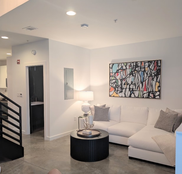 Building Photo - 5008 S MacDill Ave