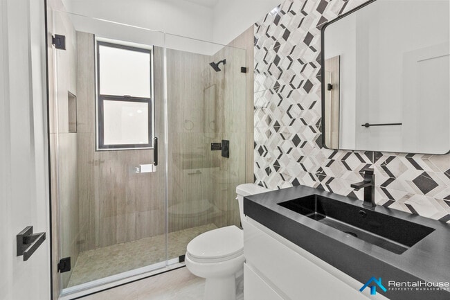 Building Photo - 2821-2822 Avenel St