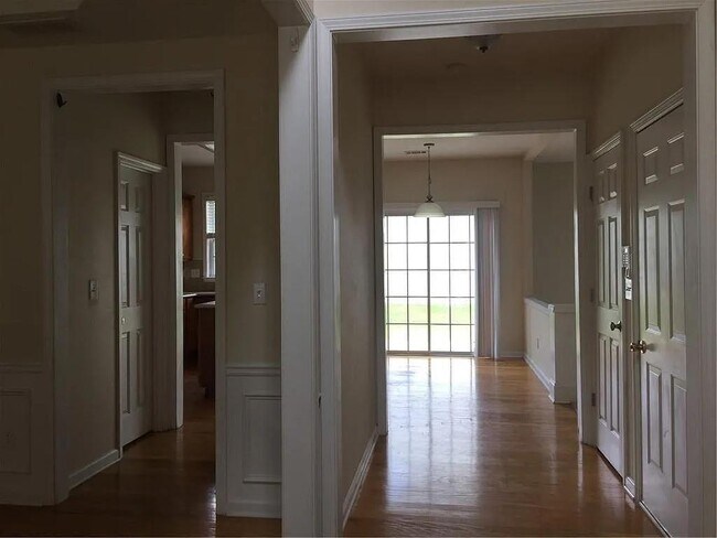 Building Photo - 3525 Moor Pointe Dr