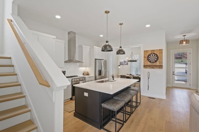 Building Photo - 2306 Ilolo St