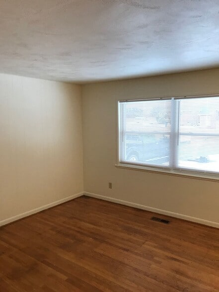 Building Photo - 1313 Seminole Dr