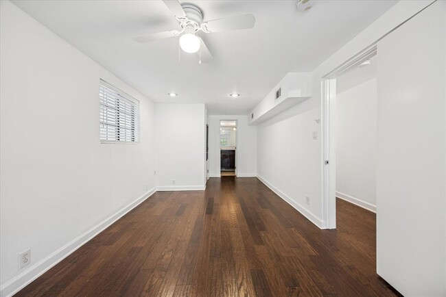 Building Photo - 3104 Fontana Dr