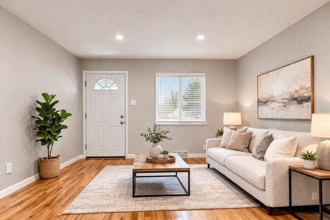 Building Photo - Stunning Brick Duplex with private partially finished basement in Kirkwood