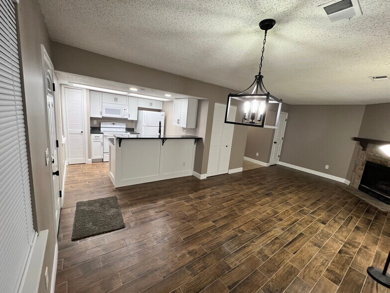 Building Photo - 8303 N Everton