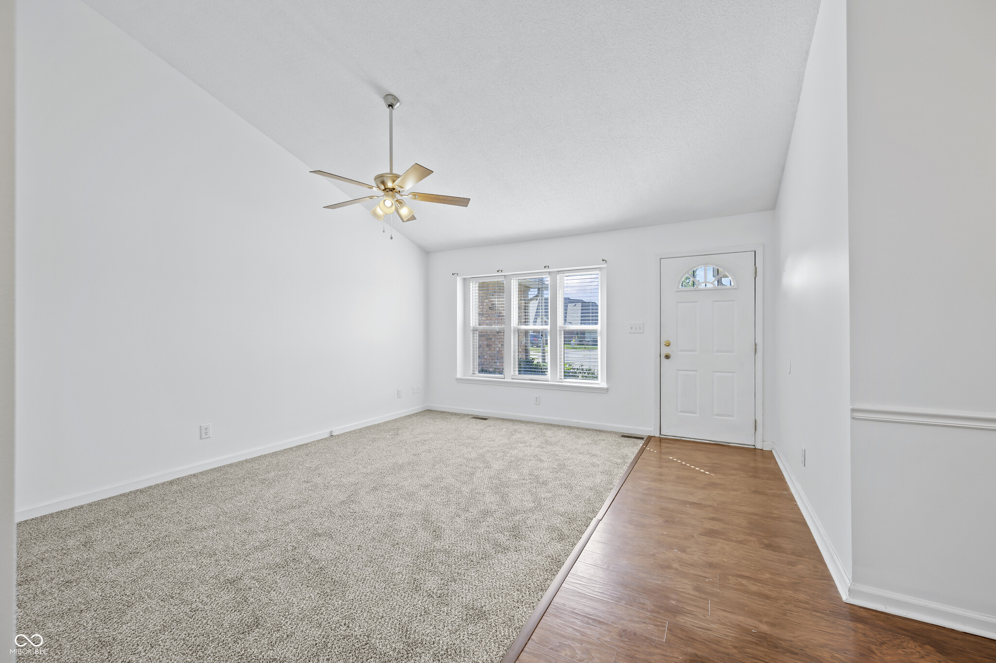 Living room - 1038 Mustang Ct