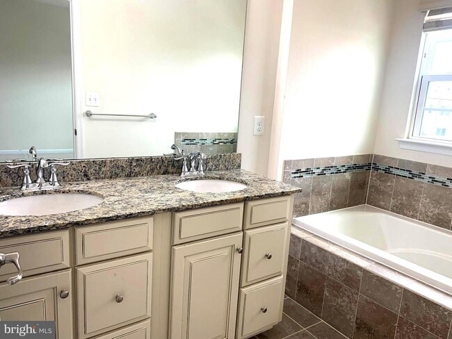 Building Photo - 9457 Virginia Jane Way