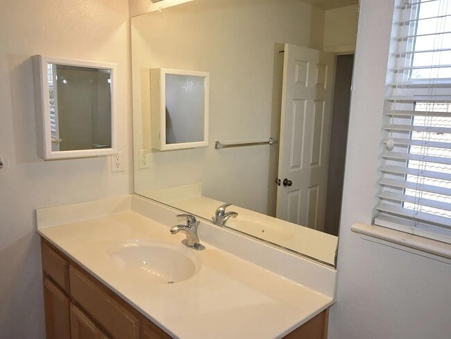 Building Photo - 1564 Blue Beaver Way