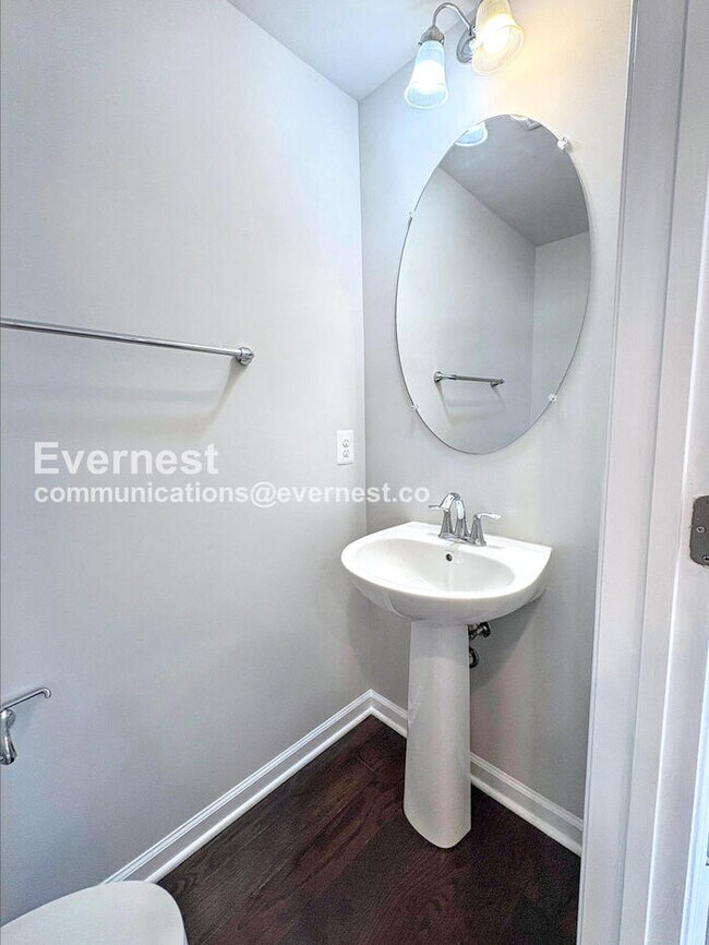 Building Photo - 7113 Rowlock Aly