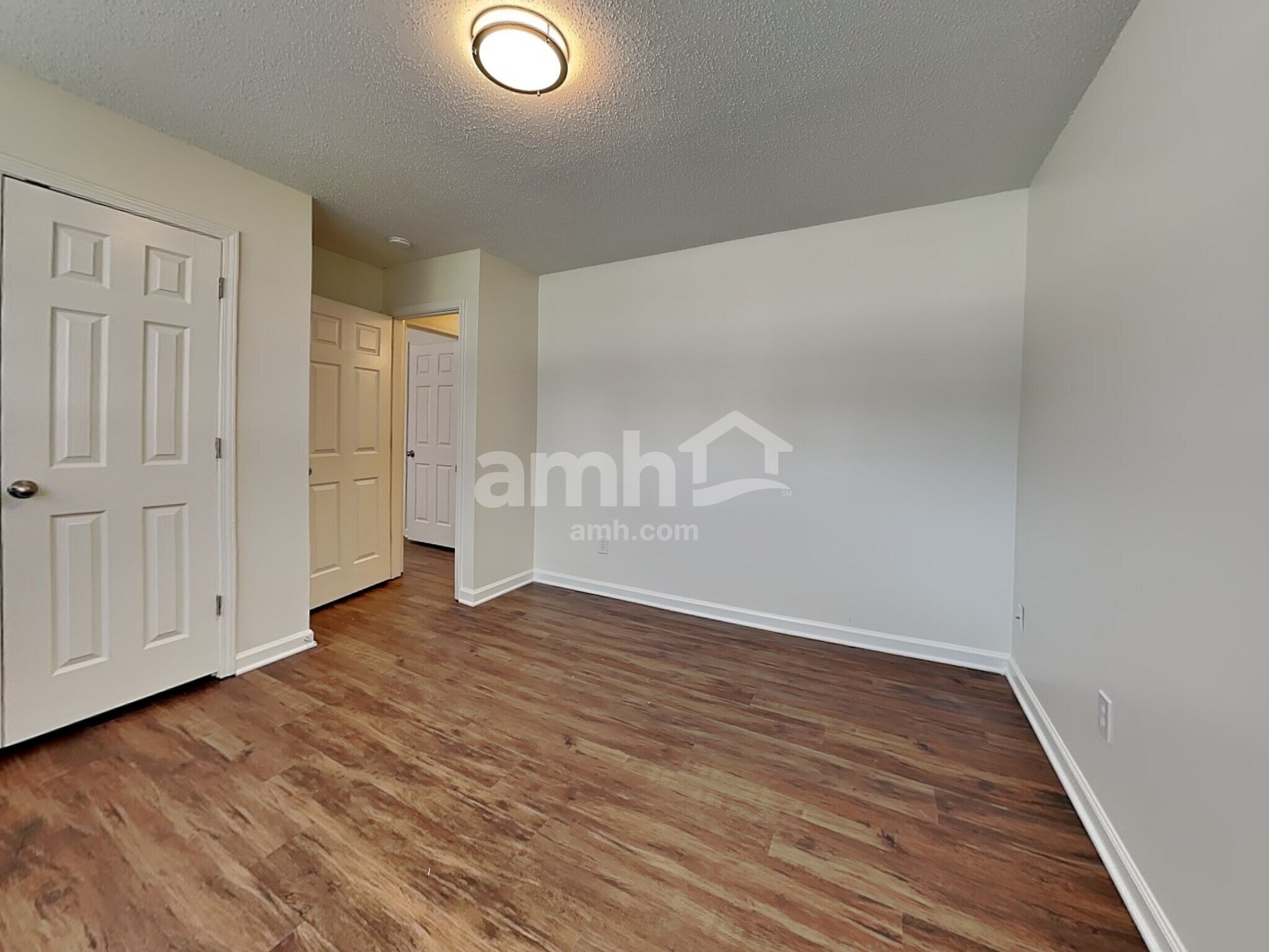 Building Photo - 595 River Glen Ct