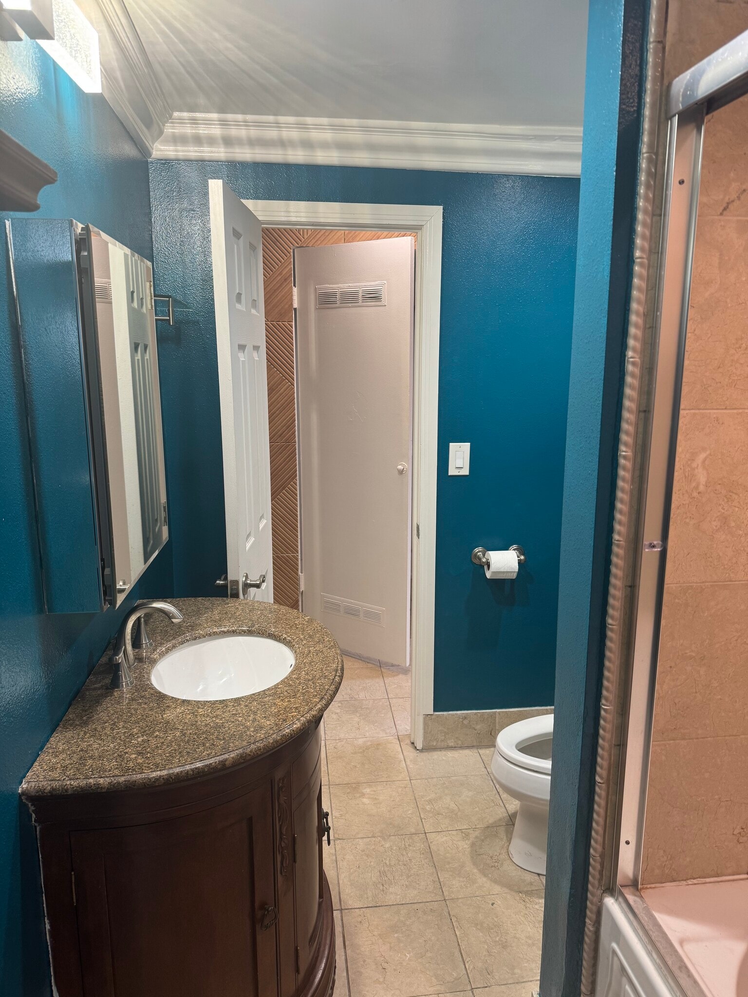 Building Photo - 2300 Sunset Heights Dr