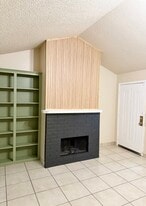 Building Photo - 709 Long Ct