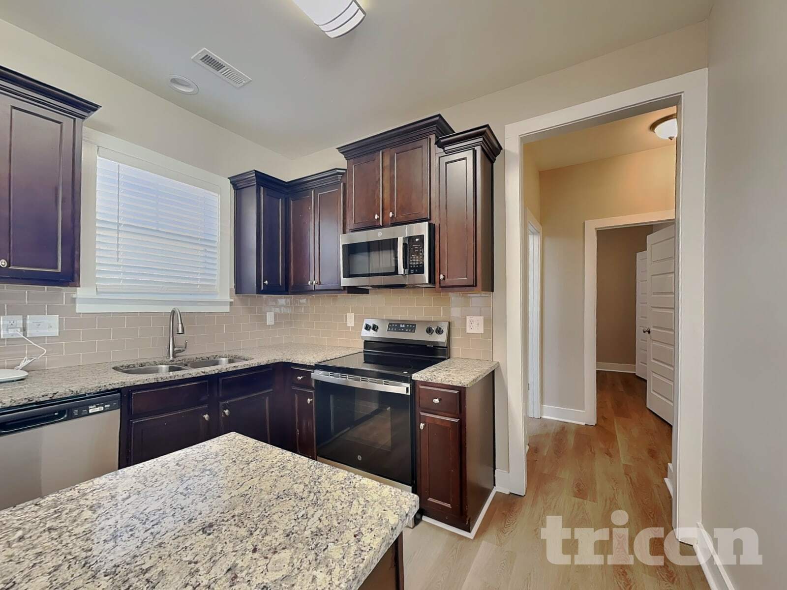 Building Photo - 8 Golden Crk Trl