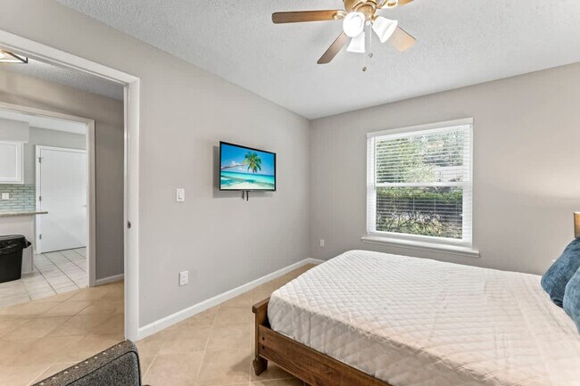 Building Photo - 10383 Chatwood Ct