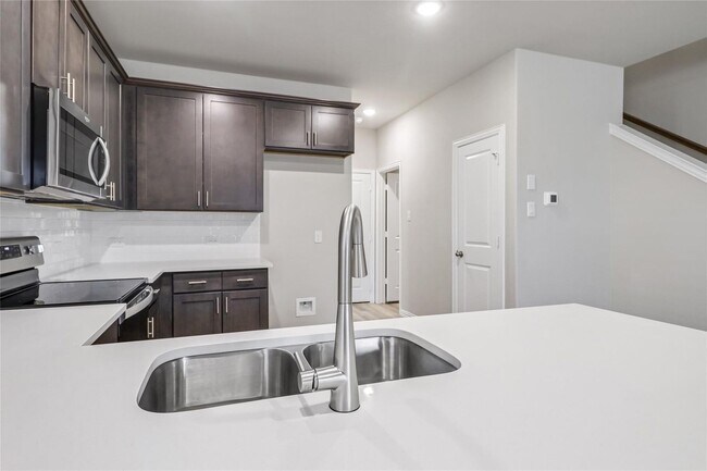 Building Photo - Gorgeous Townhouse for rent in North Fort ...