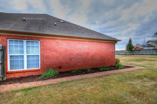 Building Photo - 176 Timber Oak Rd