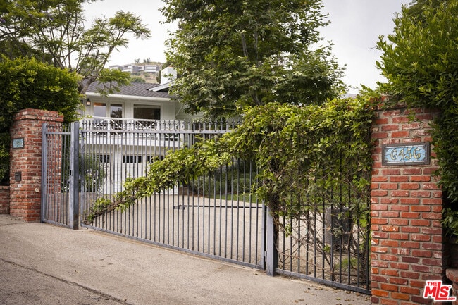 Building Photo - 6456 Sycamore Meadows Dr