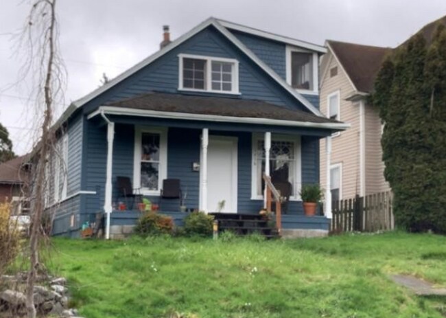 Building Photo - 4 Bedroom Home for Rent in the York Neighborhood!