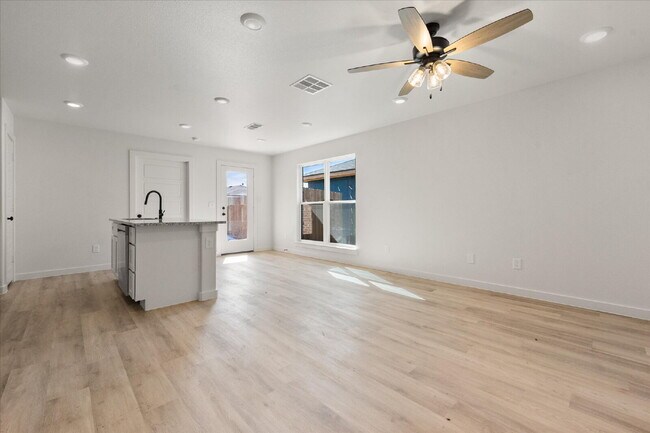 Building Photo - Beautiful New Build Home in Cypress Ranch!