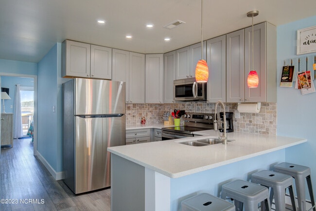 Building Photo - 1881 New River Inlet Rd