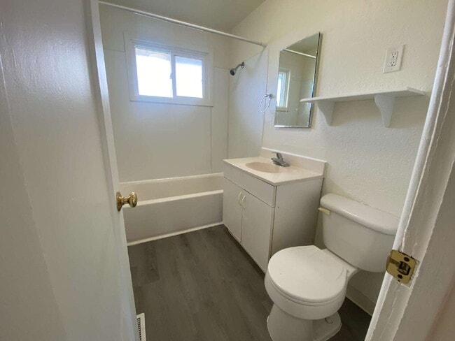 Building Photo - Charming 2-Bed Duplex Retreat in Bellingha...