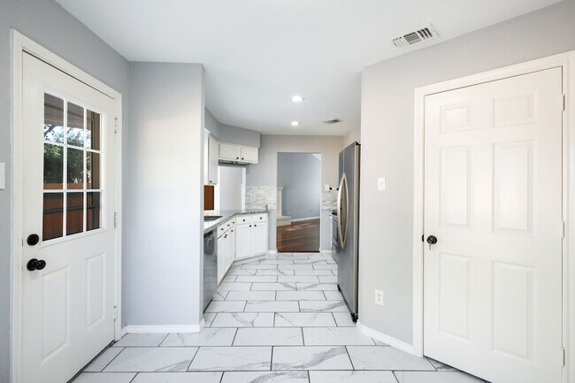 Building Photo - 128 Overbrook Dr