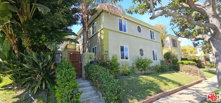 Building Photo - 451 S Doheny Dr