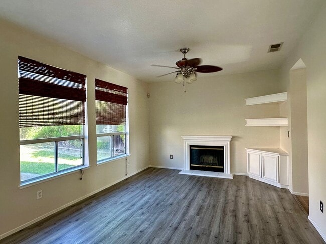 Building Photo - Located across the street from park, Walk to School