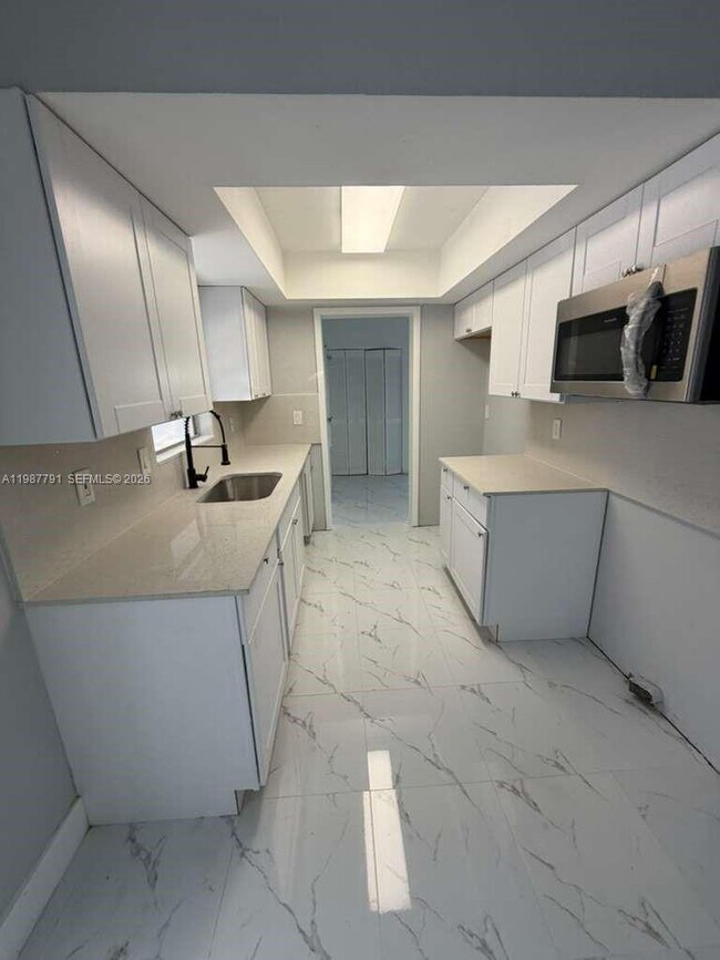 Building Photo - 4030 School Cir