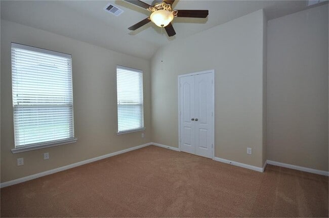 Building Photo - HOME WITH ALL THE UPGRADES! 4 BEDROOM 3 BATH