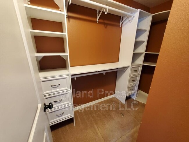 Building Photo - 1425 Lost Trail Dr