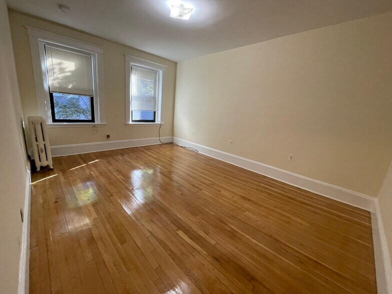 Primary Photo - 1318 Commonwealth Ave