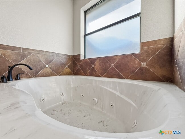 Building Photo - 2707 Ancestor Dr