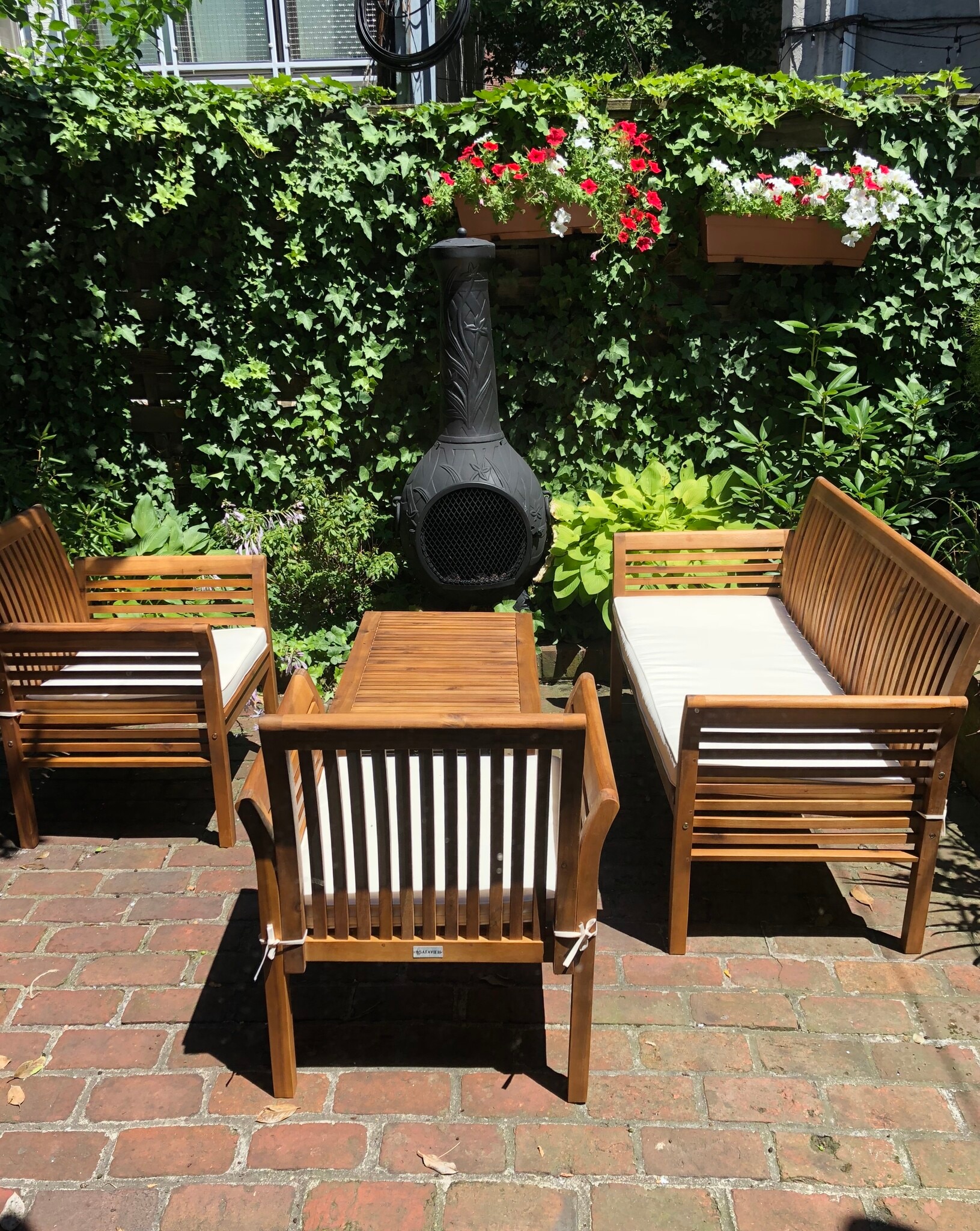 Private garden - 2201 Naudain St