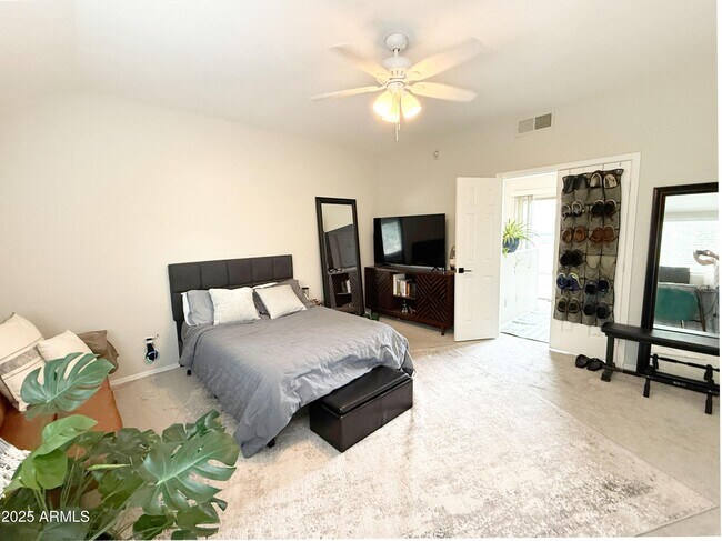 Building Photo - 2027 E University Dr