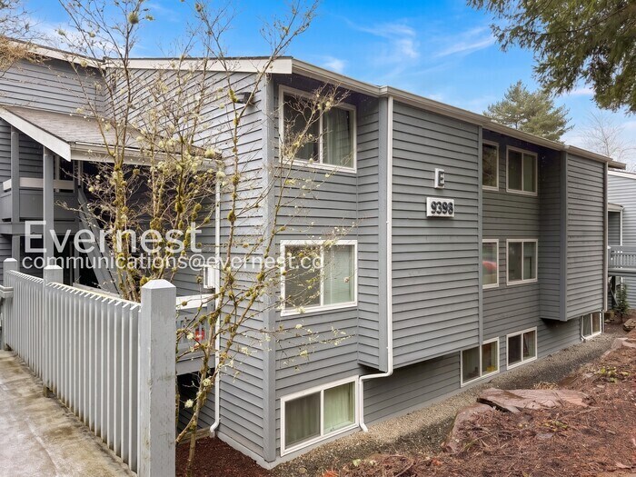 Building Photo - 9398 Woodinville Redmond Rd NE